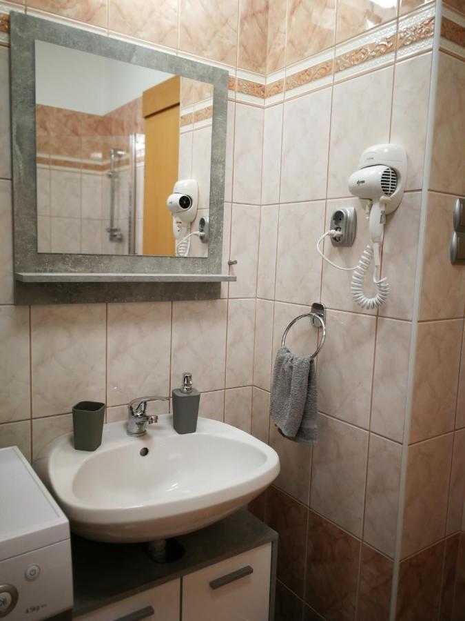 Voeroesmarty Apartman Miskolc - Belvaros - Downtown エクステリア 写真